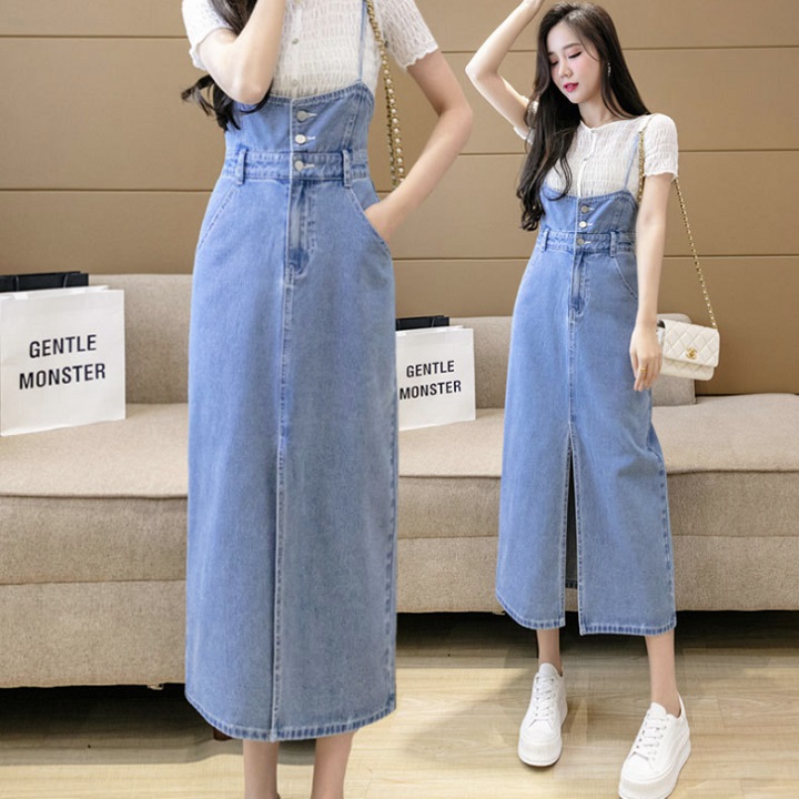 Đầm yếm jean dài cài nút xẻ tà dáng suông mềm mại năng động C082