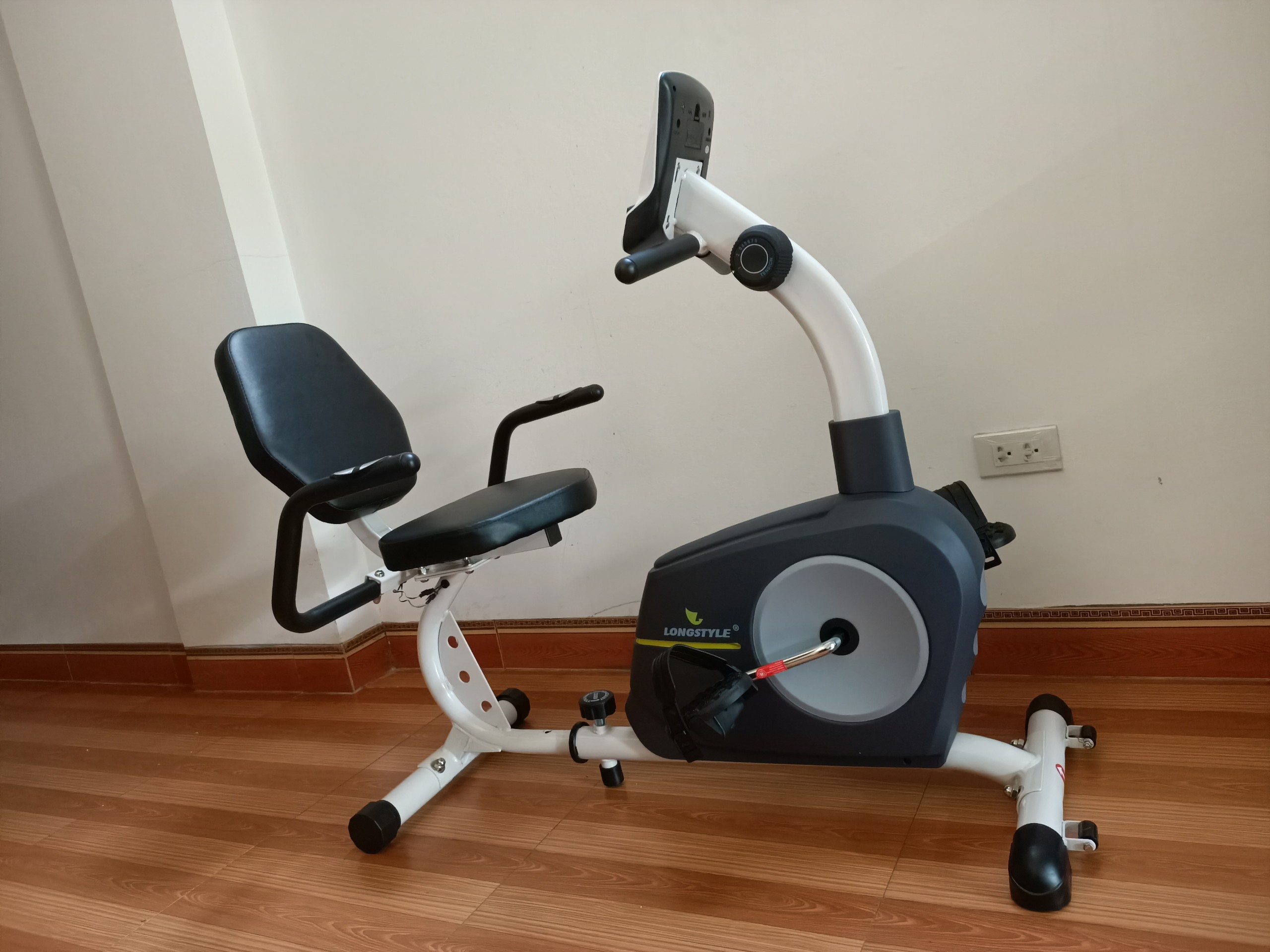 Xe đạp tập thể dục có tựa lưng BC66013 dành cho người già