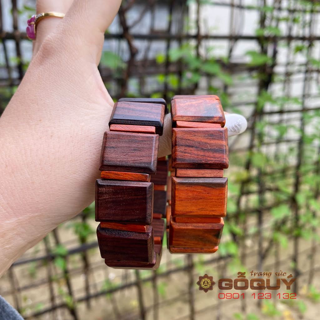 Vòng tay gỗ trắc bản vuông