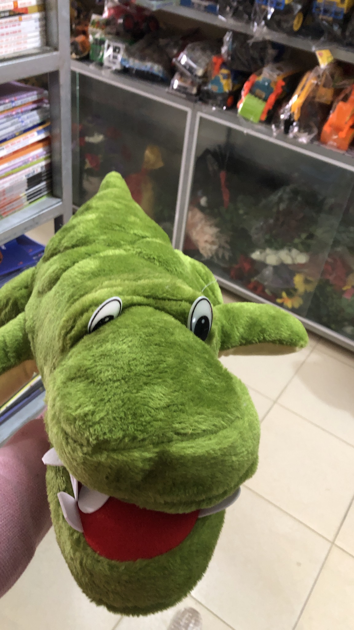 Thú nhồi bông hình cá sấu
