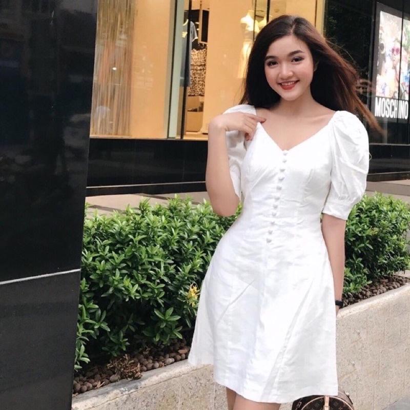 Đầm trắng cổ V nút bọc