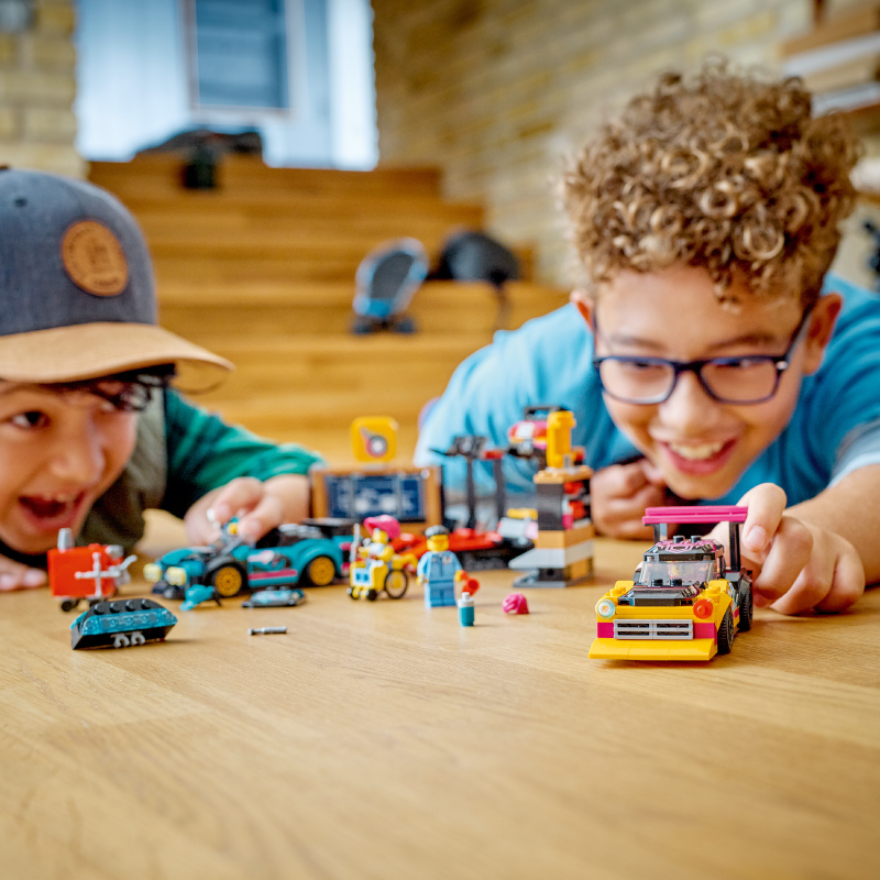 Đồ Chơi Lắp Ráp LEGO City Trạm Ga-Ra Nâng Cấp Xe Đua 60389