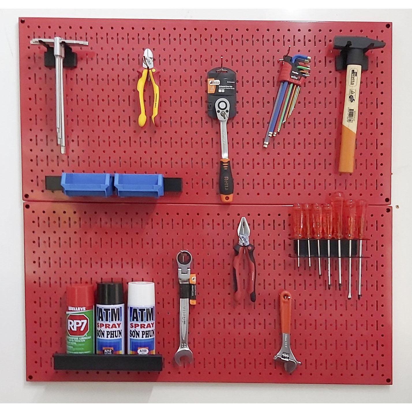 Tấm lưới pegboard đôi màu đỏ kèm phụ kiện treo tường