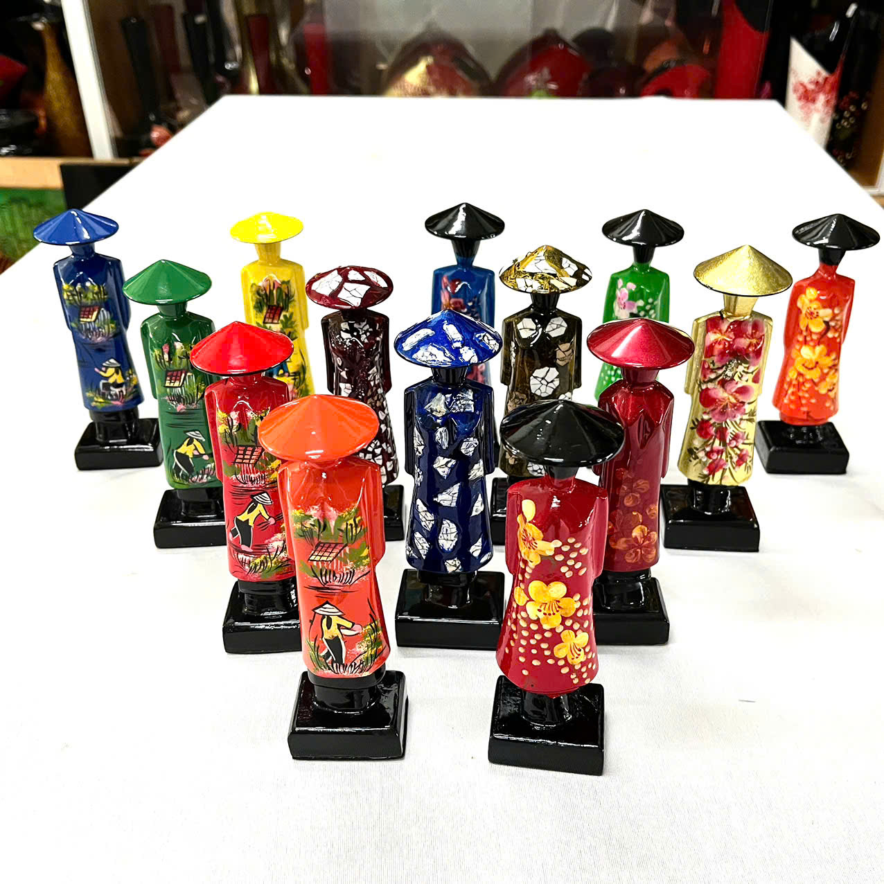 Tượng gỗ sơn mài cô gái Miss Việt Nam - Hình Ảnh cô gái Việt Nam - Quà Tặng - Quà Lưu Niệm Việt Nam