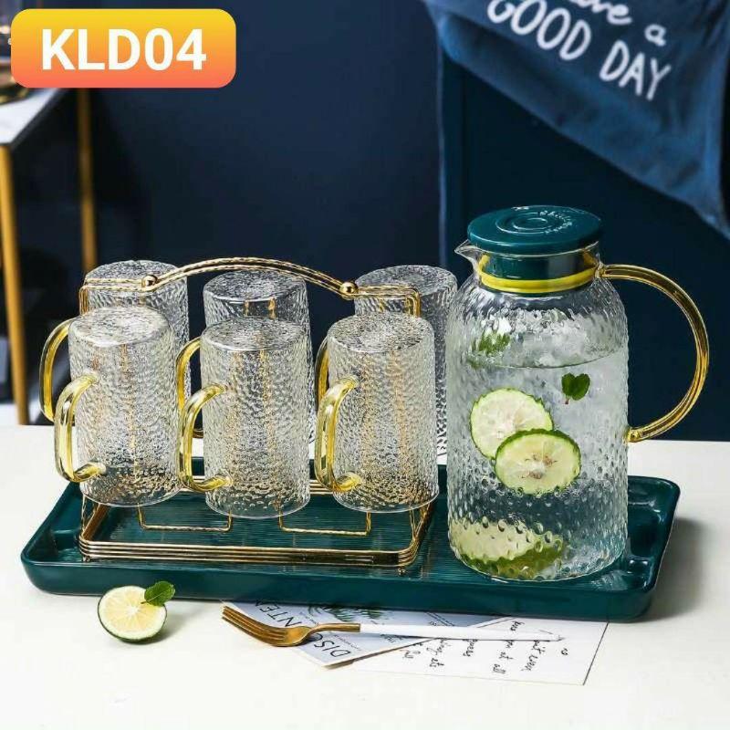COMBO BỘ BÌNH CỐC THỦY TINH KÈM 6 CỐC, GIÁ TREO CỐC, KHAY SỨ MÀU XANH CỔ VỊT VIỀN VÀNG CAO CẤP