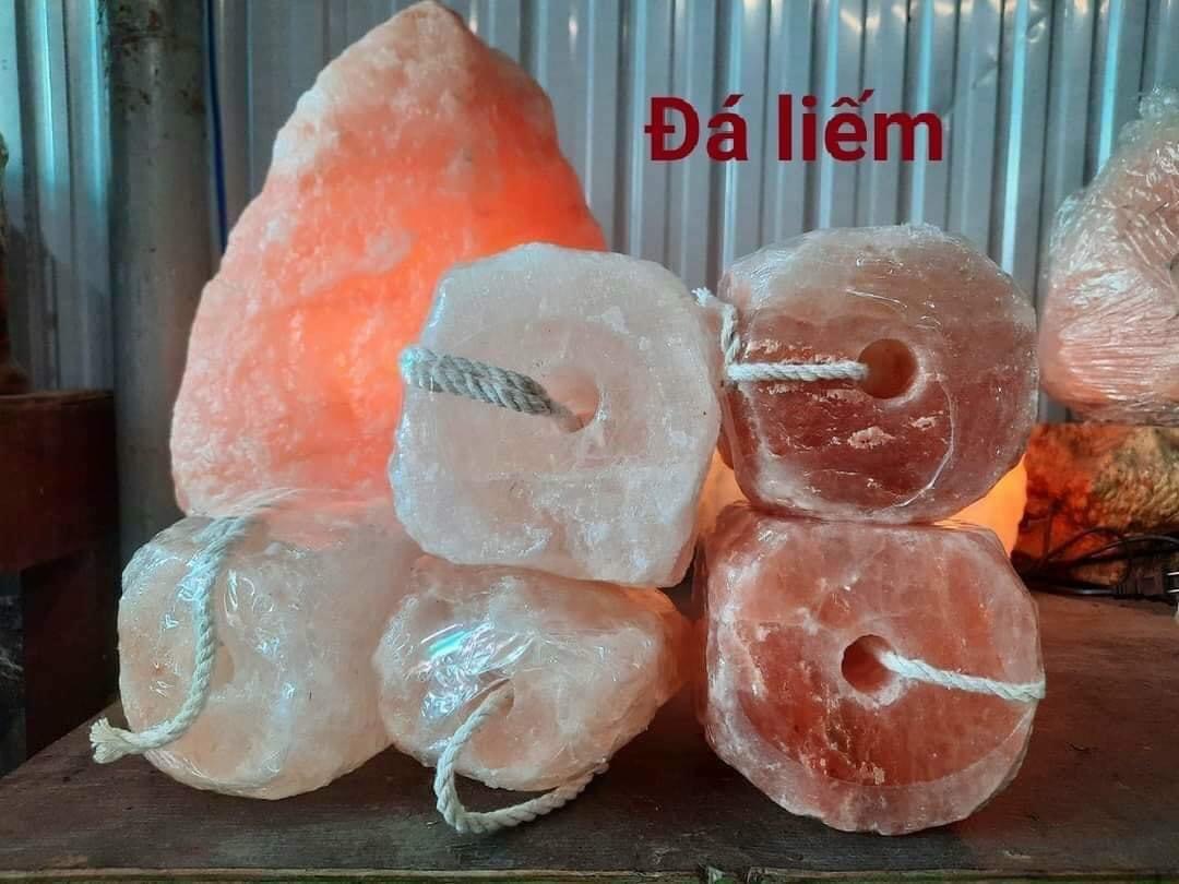 Đá liếm tự nhiên treo cho gia xúc viên từ 2 đến 4kg