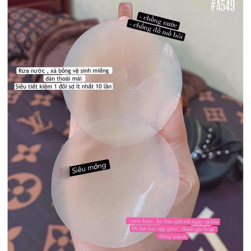 Miếng dán ngực silicon siêu mỏng tàng hình phối hợp mặc đồ sexy