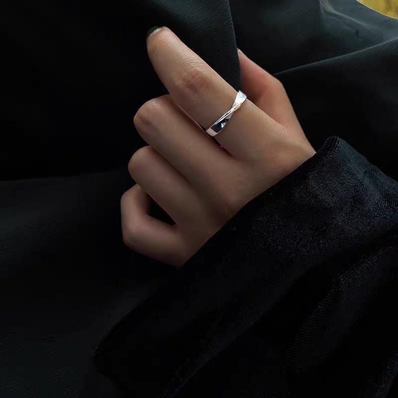 Nhẫn Nam Nữ Freesize Unisex Màu Bạc Thời Trang Chất Liệu Titan Đẹp Đơn Giản - Nhẫn Cross Ring - Camcamvintage