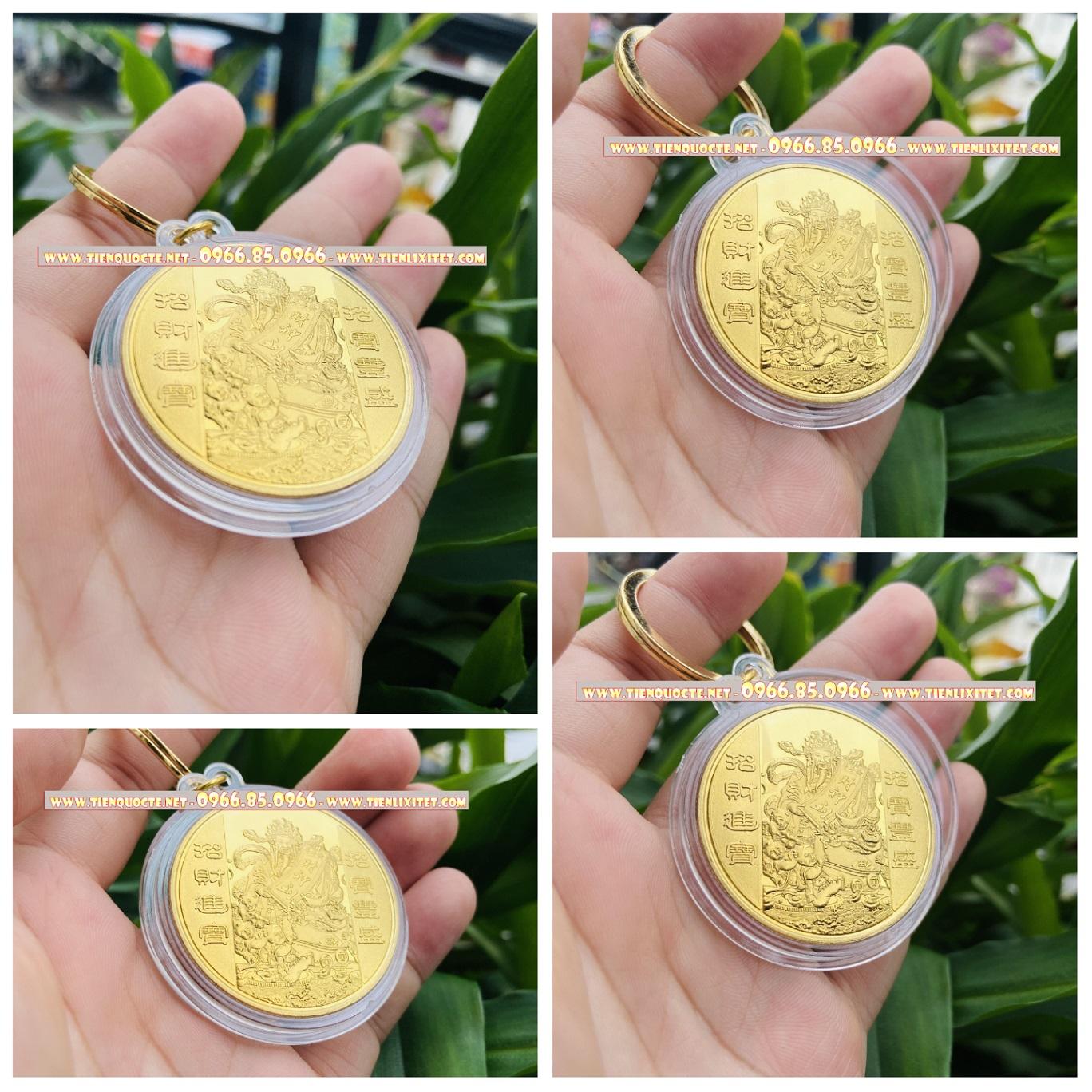 Lì xì đỏ Móc khóa ĐỒNG XU Thần Tài SQTTC000053