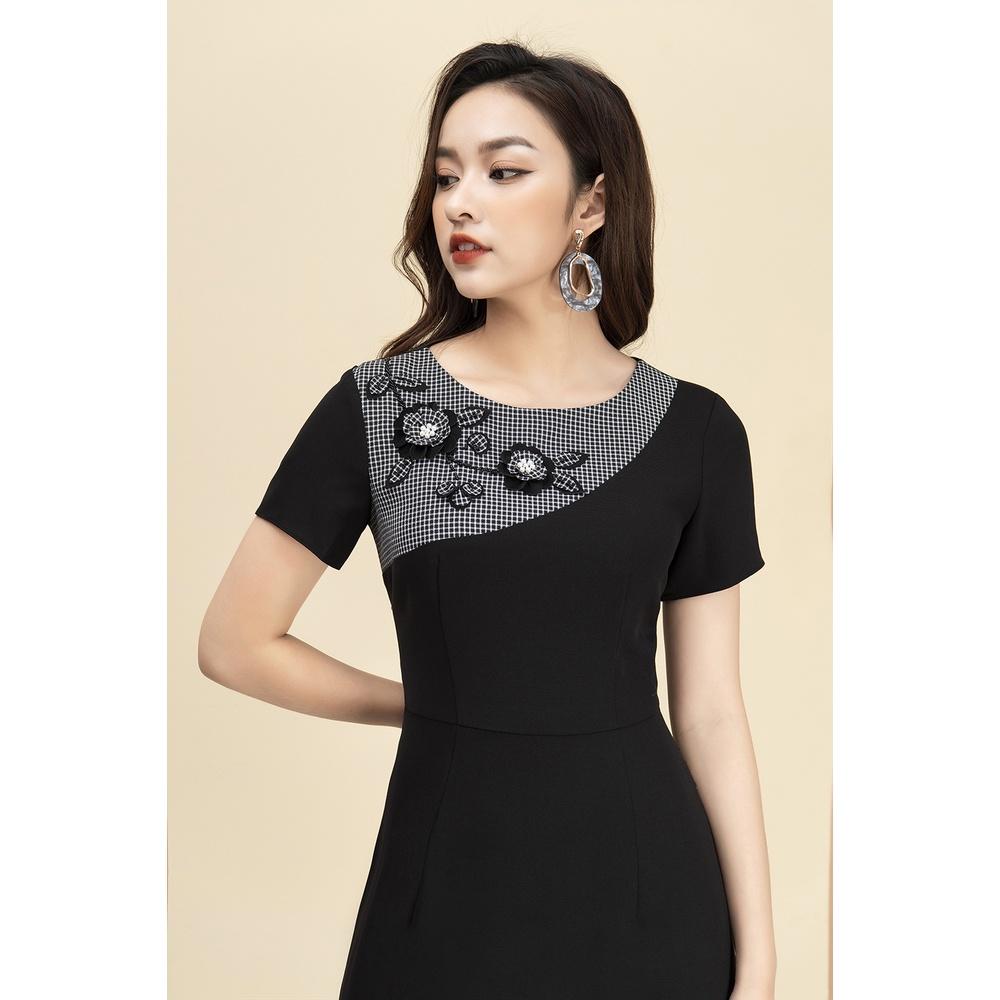 Đầm Nữ LUPERI LFV3144 Phối Kẻ Đính Hoa