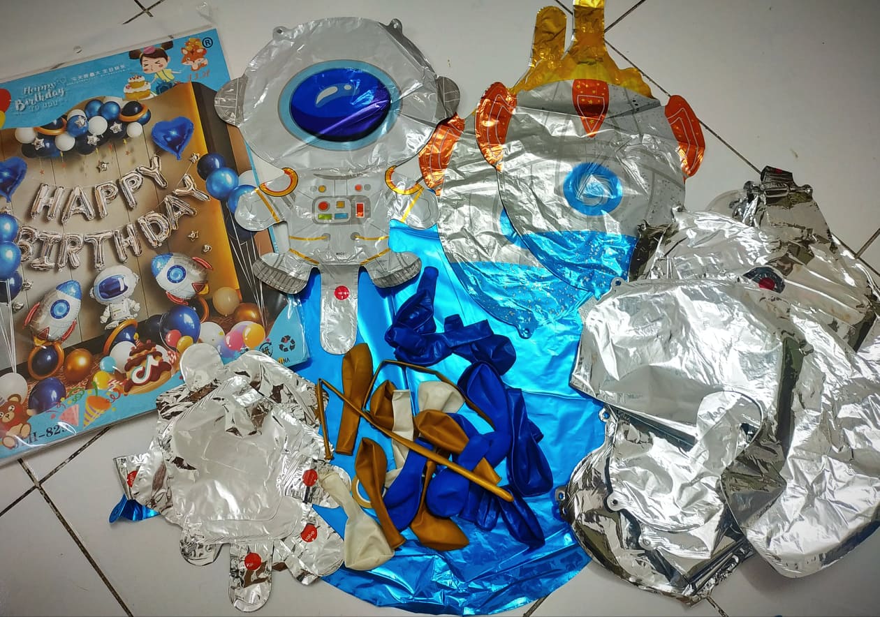 Set bong bóng trang trí sinh nhật, sự kiện cho bé chủ đề Thám hiểm hành tinh và không gian vũ trụ cùng Phi hành gia (tặng kèm phụ kiện treo bóng)