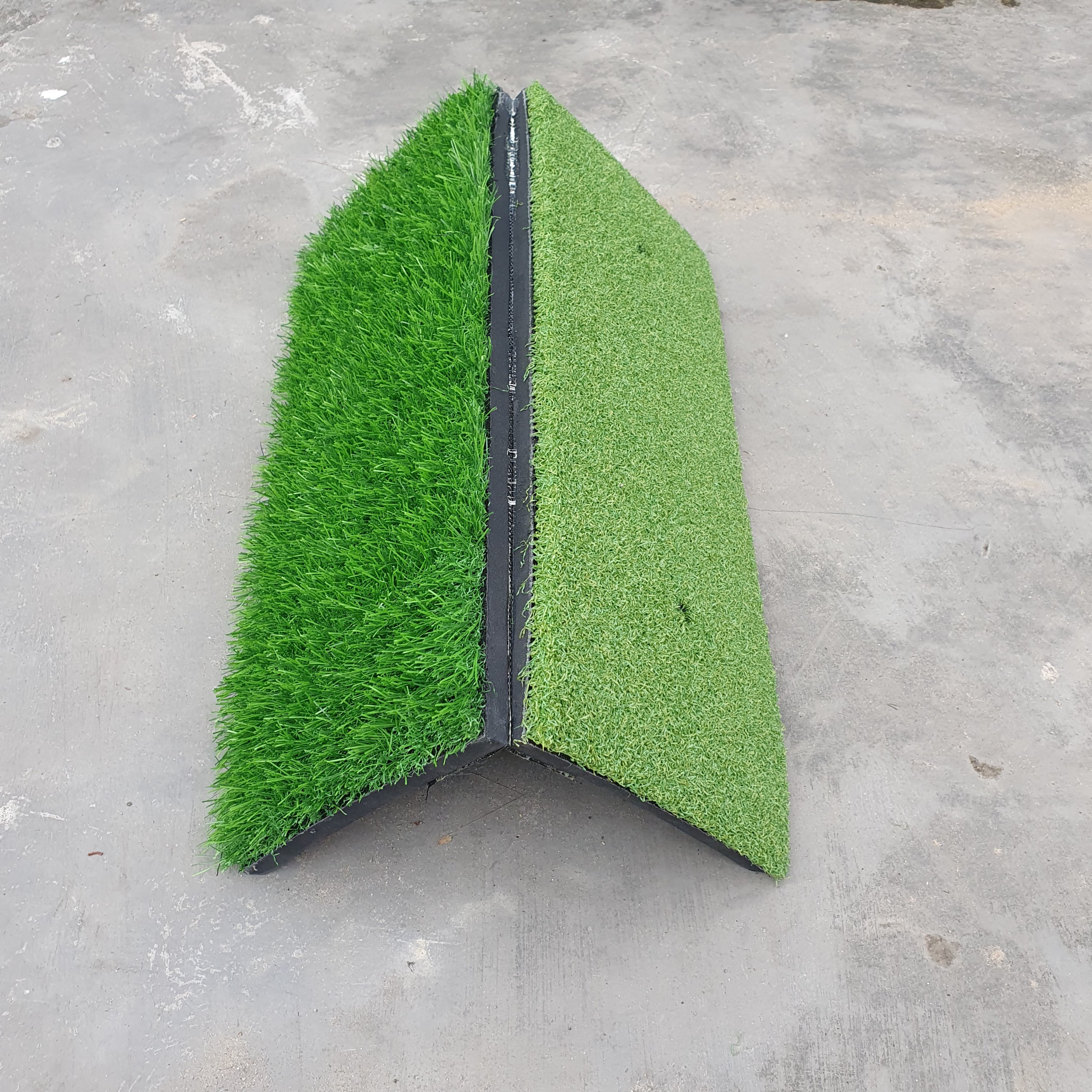 Thảm tập swing Golf gập-2 mặt cỏ : Tặng kèm Tee cao su, thiết kế mới gọn nhẹ dễ mang theo.
