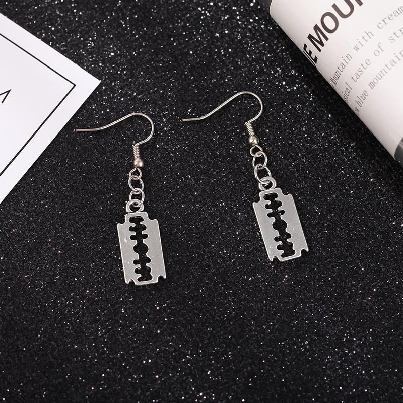 Khuyên tai móc lưỡi lam phong cách Hàn Quốc