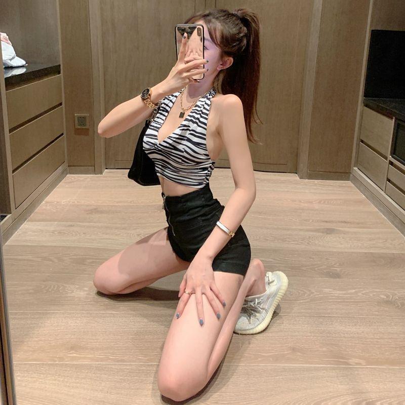 Áo croptop yếm ngựa vằn gợi cảm cổ chữ V