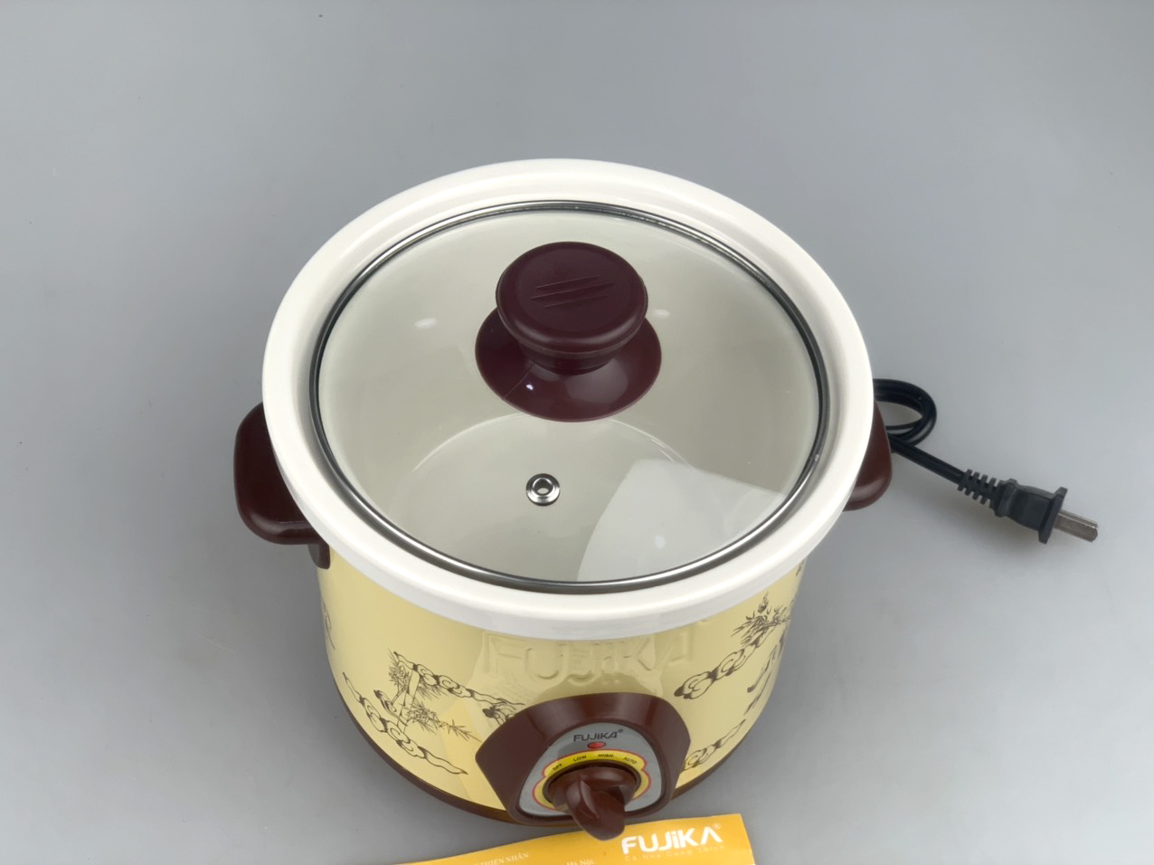 Nồi Kho Cá Thịt 2.5L,Nồi Nấu Chậm,Nồi Nấu Cháo ,Nồi Chưng Yến,Nồi Tiềm 2.5L Fujika KC25 Màu Vàng Họa Tiết-Hàng chính hãng