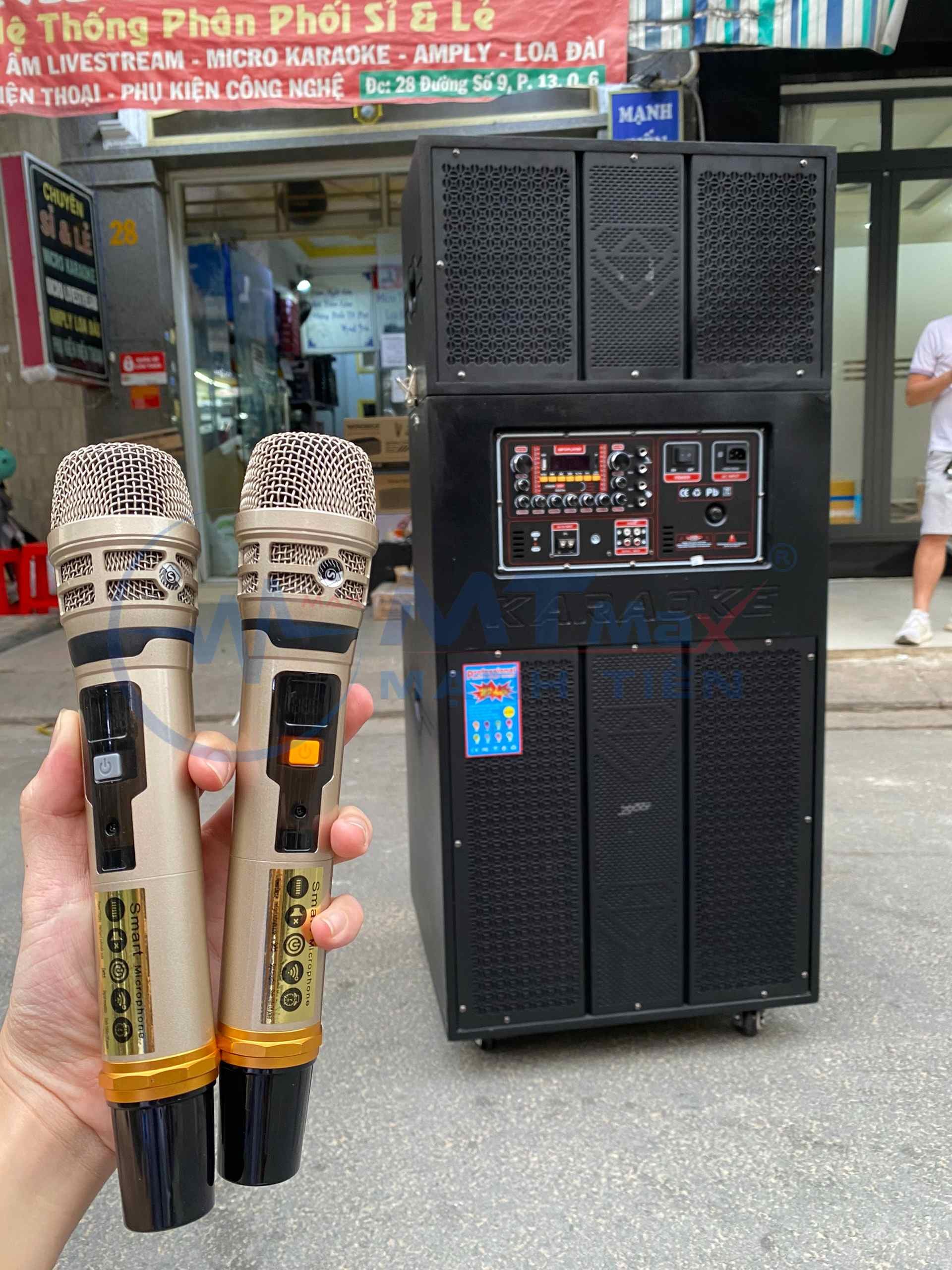 Loa Kéo Di Động Karaoke Bass 40 MTMax BK58 (1000W) 4 Tấc  với công suất loa lớn bạn có thể sử dụng liên tục trong nhiều giờ ngoài nguồn điện, rất thích hợp khi bạn muốn tổ chức các buổi tiệc ngoài trời cùng gia đình