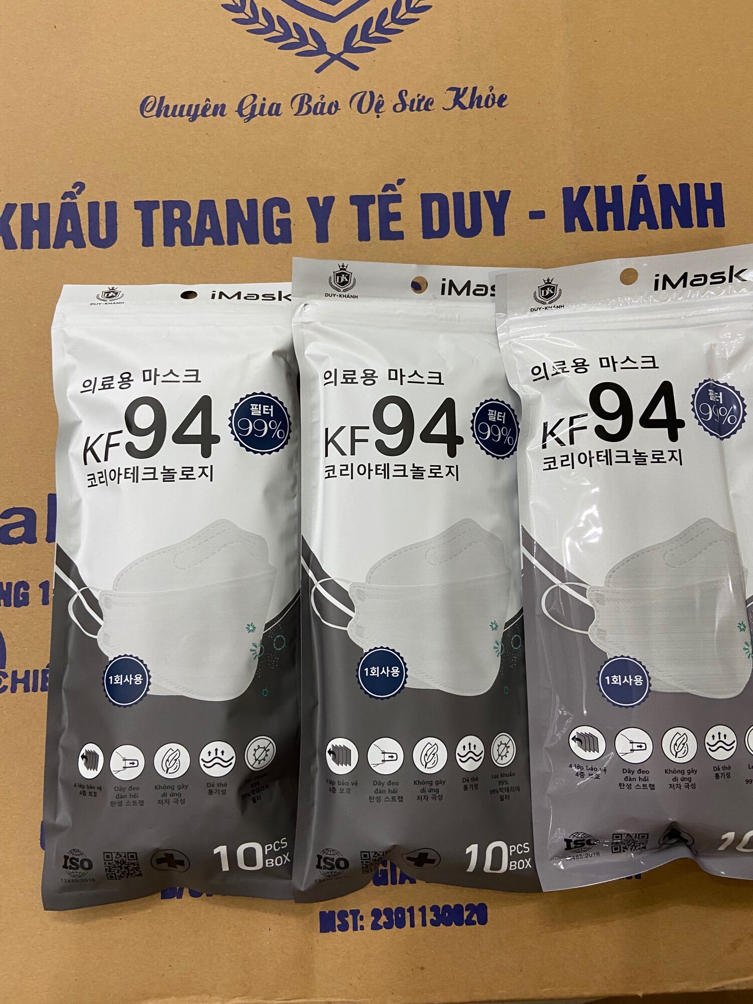 Thùng 300 chiếc khẩu trang KF94 Duy Khánh chống bụi mịn và kháng khuẩn theo công nghệ Hàn Quốc đầy đủ màu