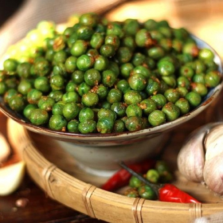 ĐẬU HÀ LAN TỎI ỚT HŨ 300G VÀ ĐẬU PHỘNG CỐT DỪA HŨ 300G TÂN LỘC PHÁT