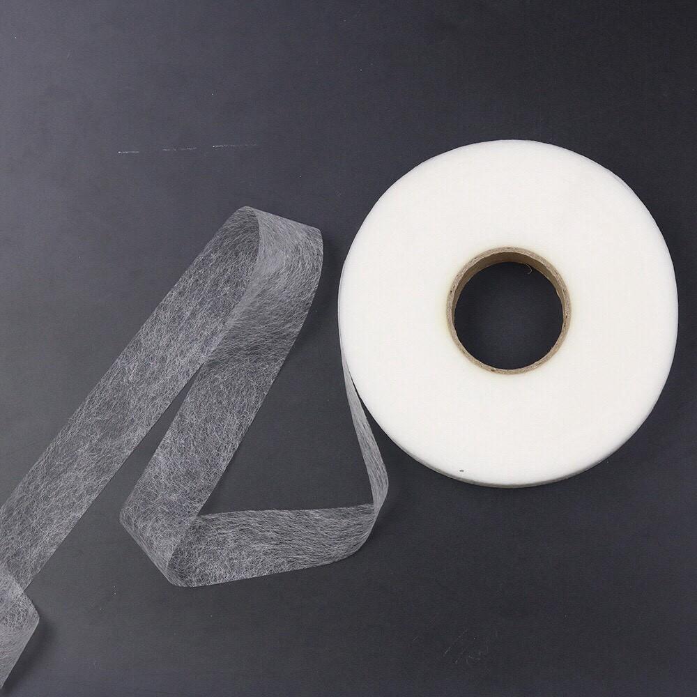 1 cuộn băng keo tan bảng 2cm giúp kết dính vải ứng dụng trong kẹp mép vải