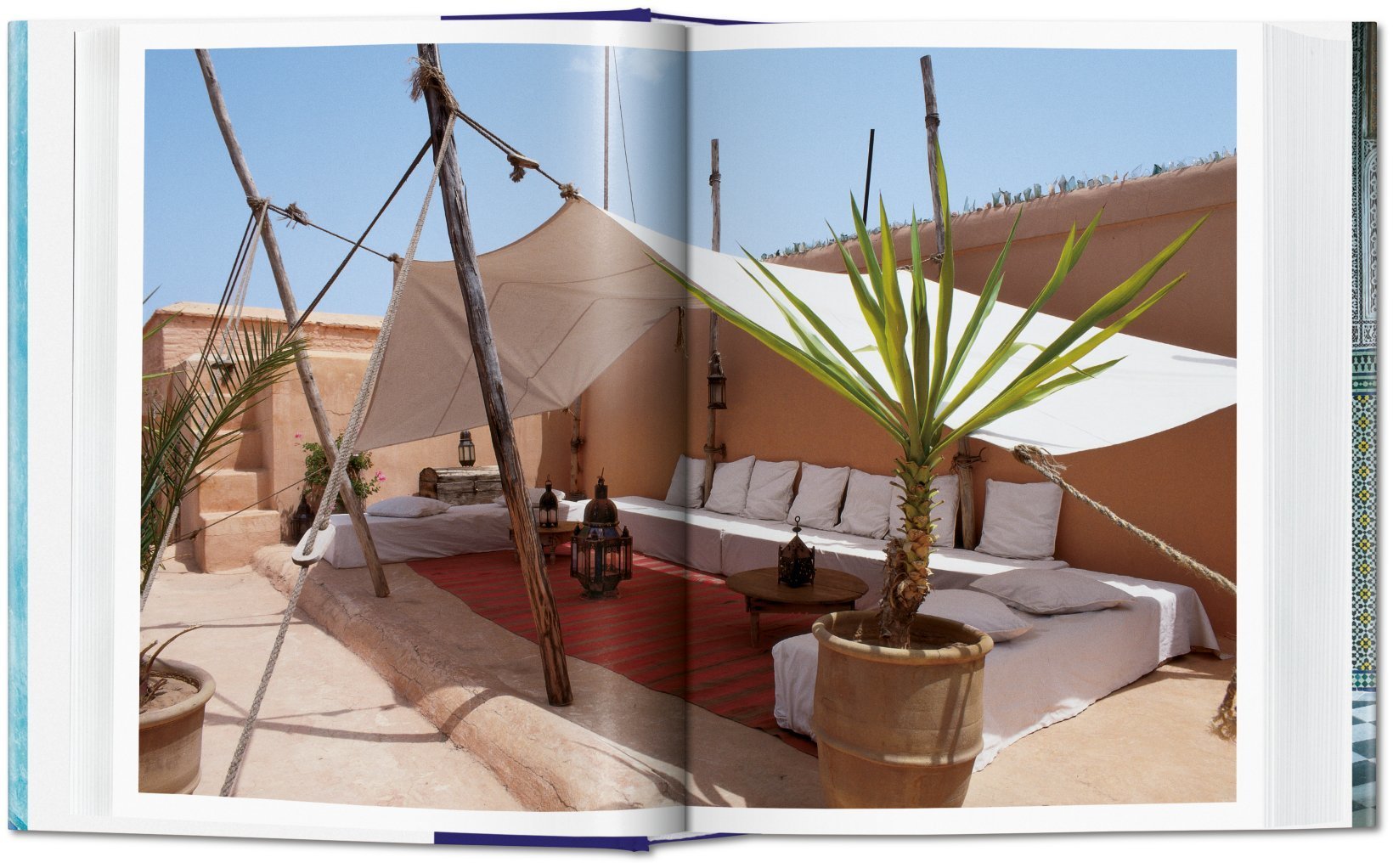 Artbook - Sách Tiếng Anh - Living in Morocco