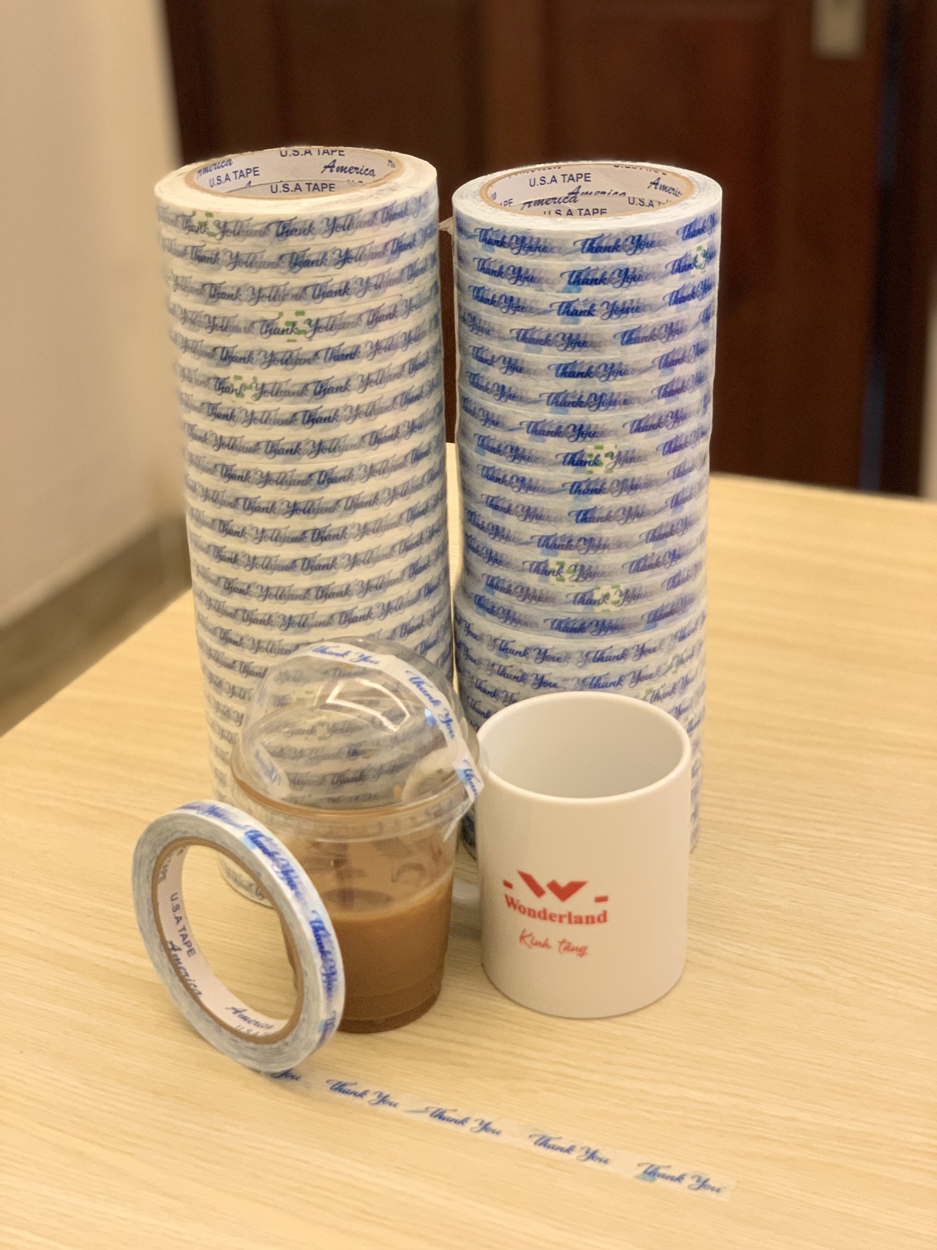 1 cuộn băng keo in chữ Thank you dùng để dán miệng ly