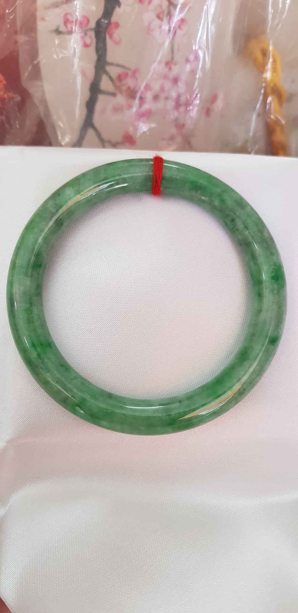 Vòng Cẩm Thạch tự nhiên sịn Đậu Lý I Sao 52mm x chột 8,2mm cao cấp sịn đẹp màu xanh đậu lý bông đều đẹp bóng nữ 52kg - 56kg đeo rất đẹp sang tay món quà tặng Mẹ , người thân ý nghĩa ạ