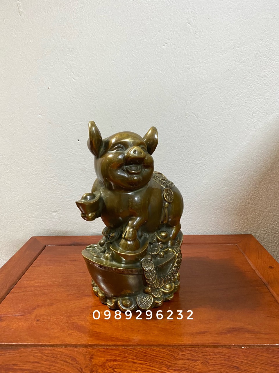 Tượng Heo ngồi thỏi vàng bằng đồng