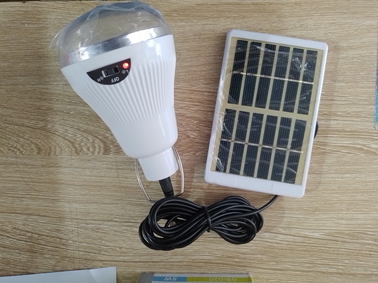 Đèn sạc năng lượng mặt trời di động