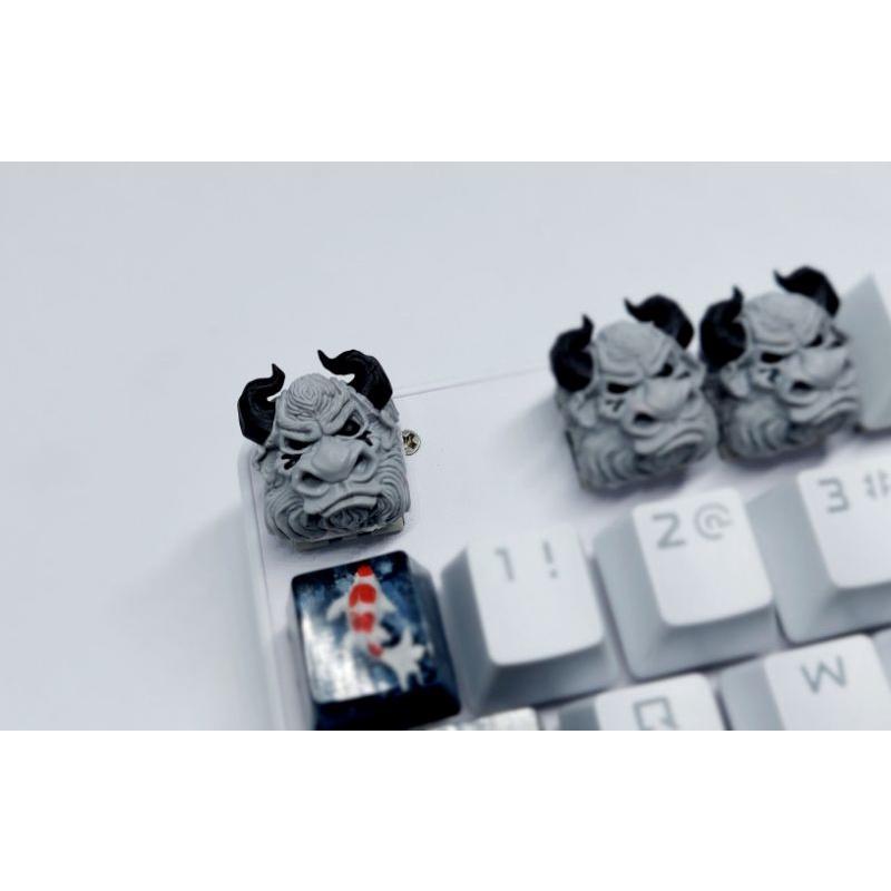 Keycap bò clone tone đen xám trang trí bàn phím cơ.