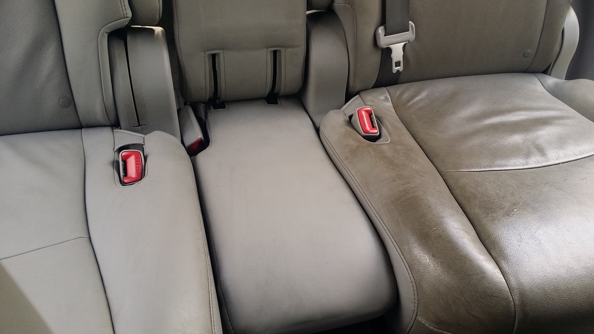 Dung dịch vệ sinh nội thất ghế cửa xe ô tô Focar 5L