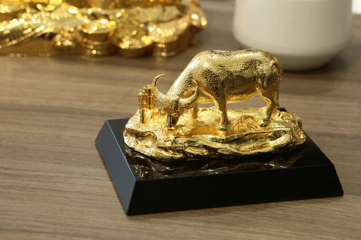 Tượng trâu vàng An Lạc