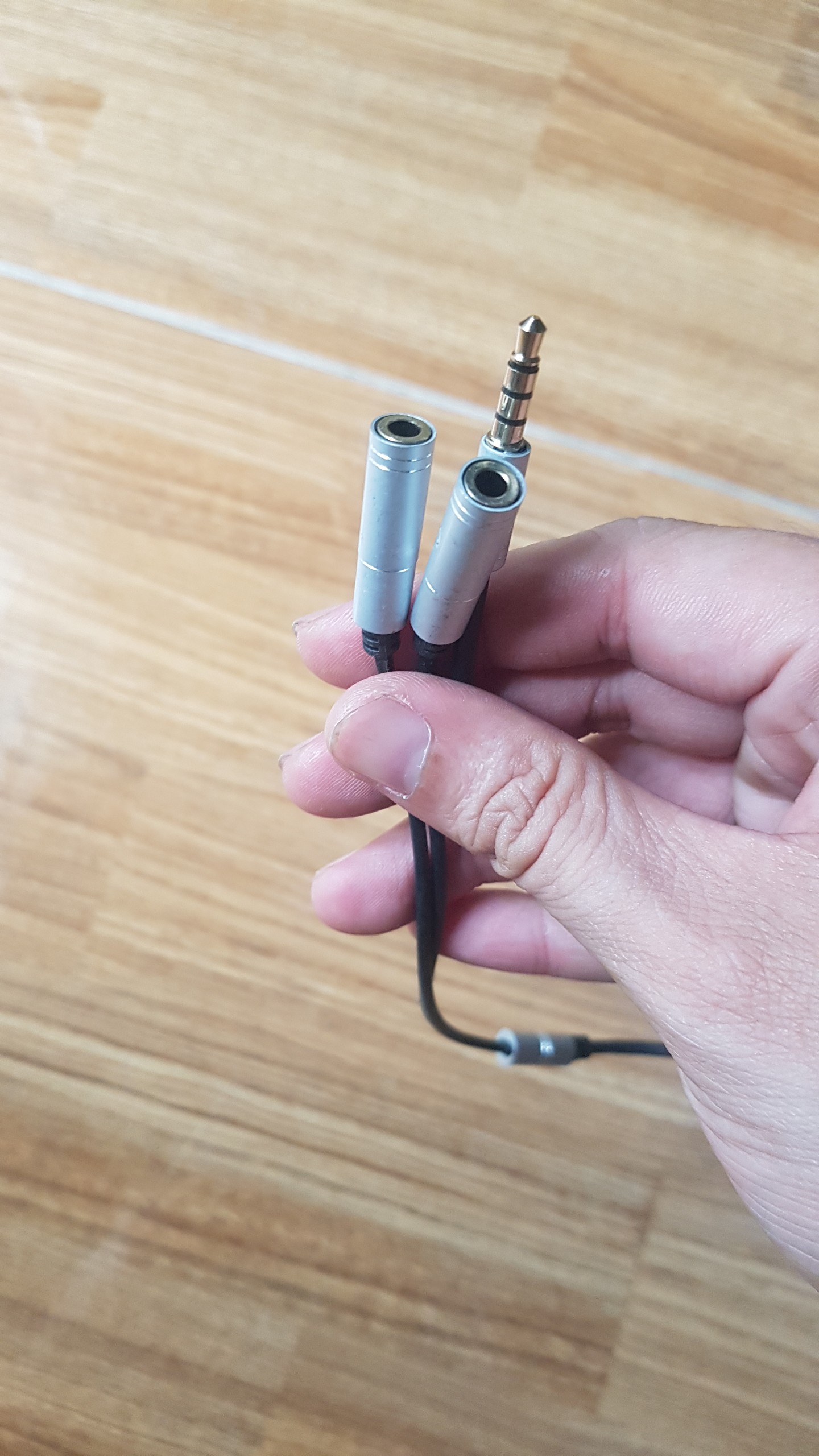 Cáp chia audio 1 cổng tai nghe 1 cổng mic đầu 3.5mm