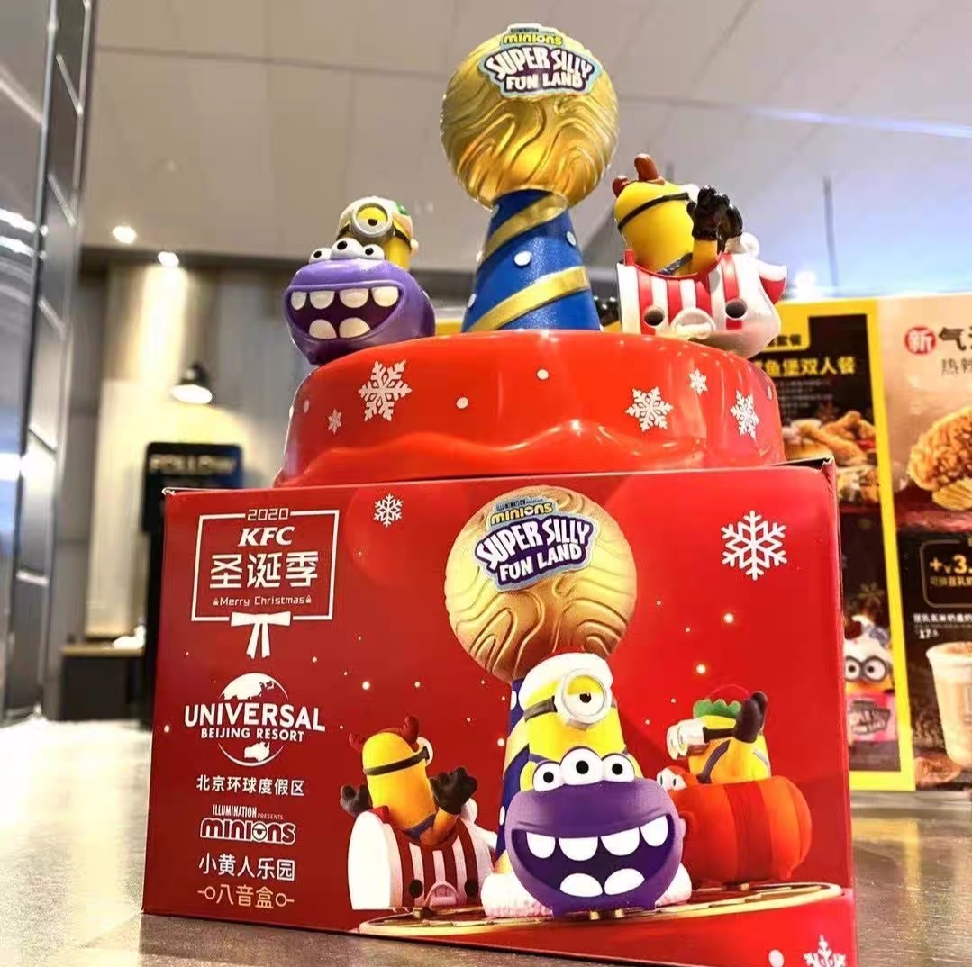 Mô hình đồ chơi có nhạc biết xoay Minions vặn cót KFC