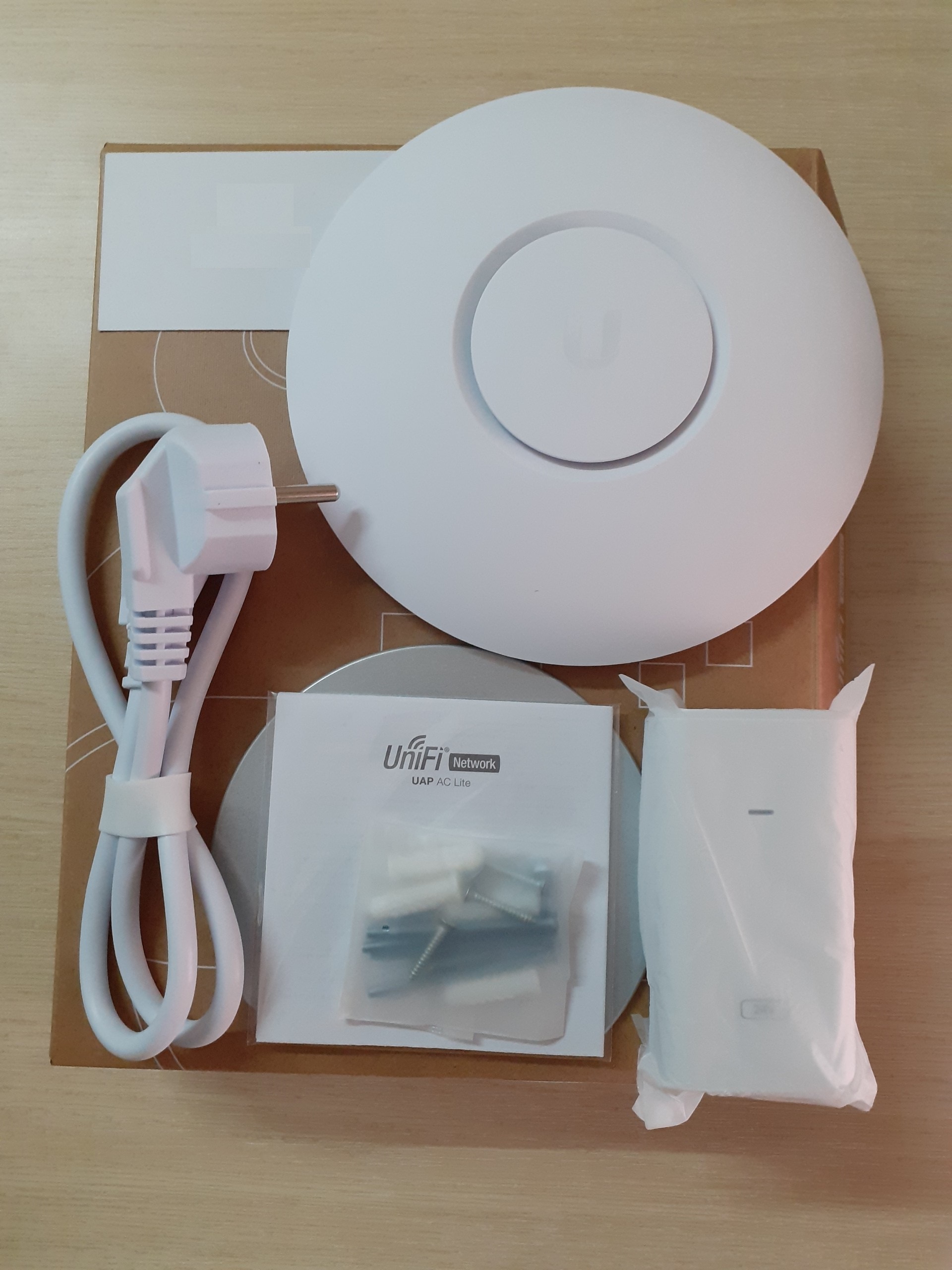 Thiết Bị Phát Wifi Unifi Ap Ac Lite - Hàng Chính Hãng