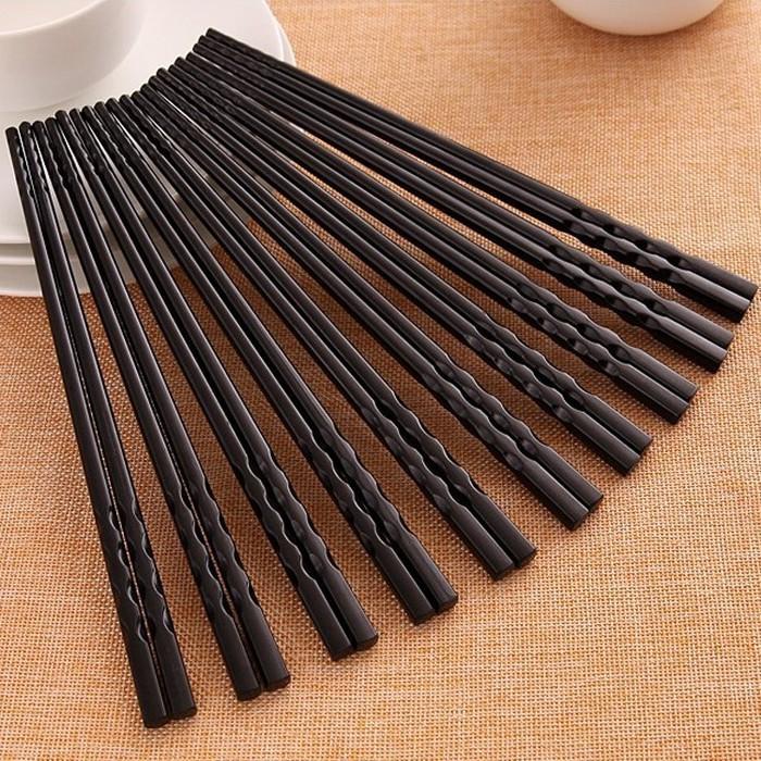 Đũa Nhựa Đen Xoắn 2 Đầu Chống Trượt Sang Trọng Chất Lượng Cao