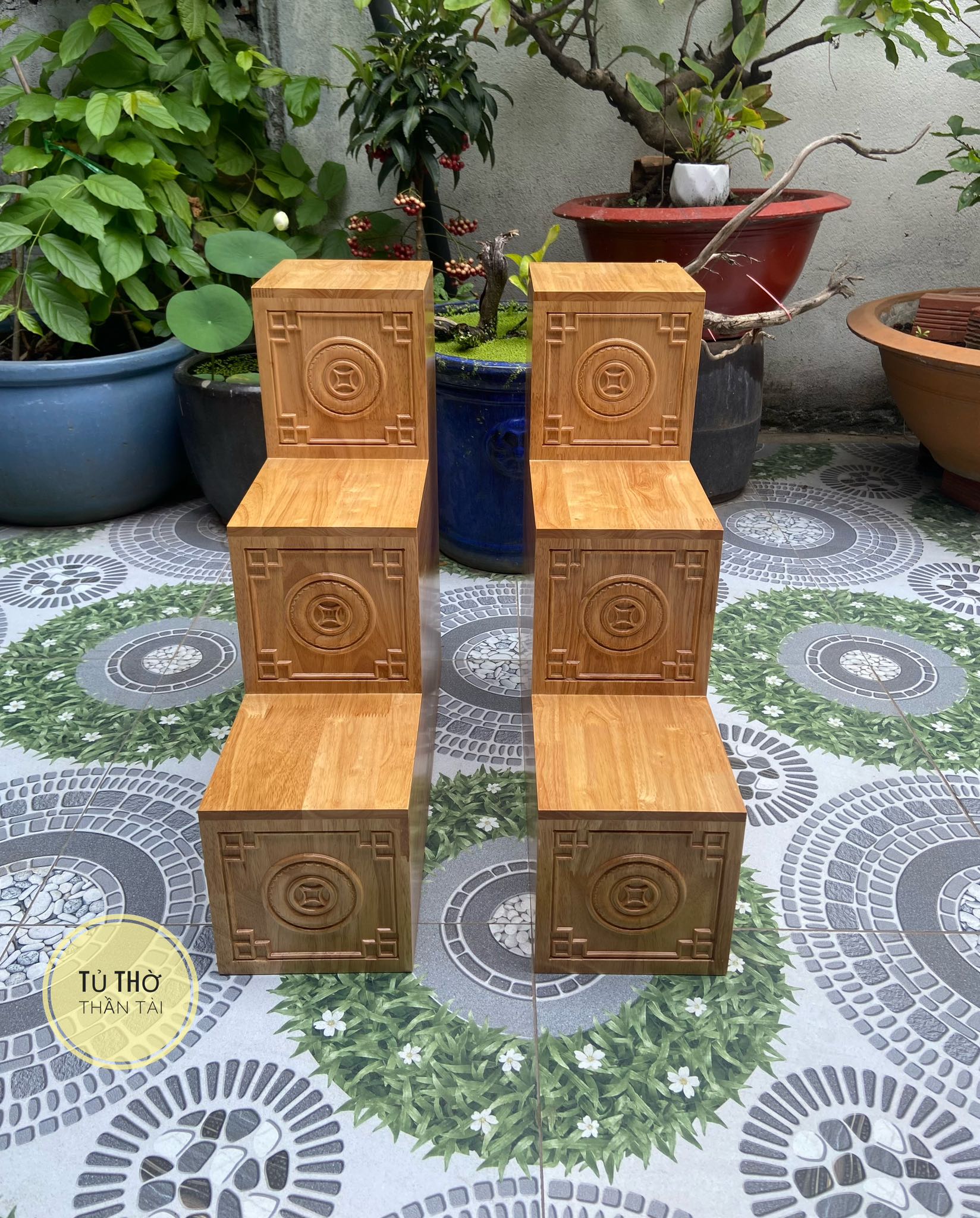 Bục tam cấp bàn thờ thần tài mẫu Đồng Xu