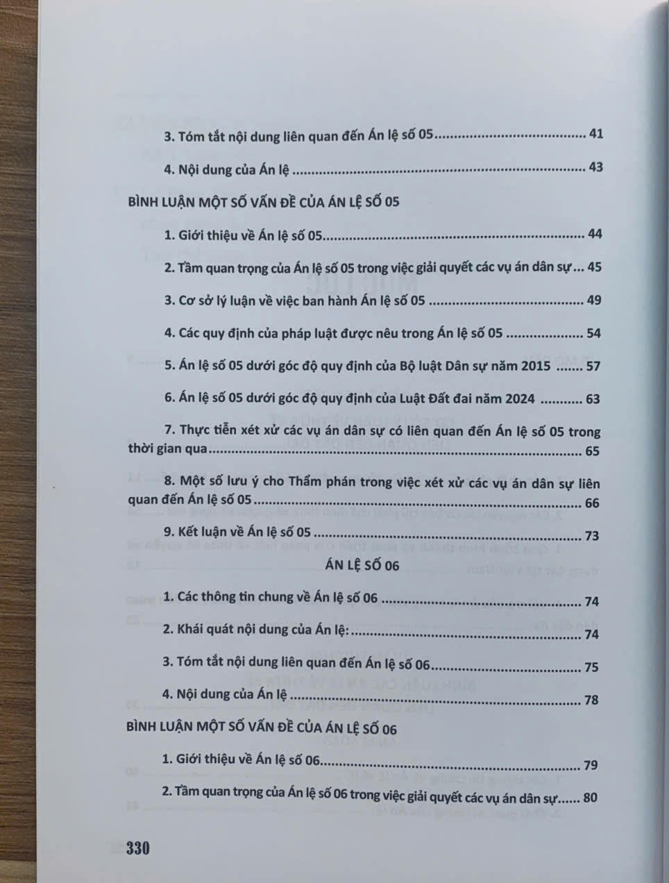 Bình luận các án lệ tranh chấp về đất đai – Góc nhìn từ thực tiễn xét xử của Thẩm phán (tập 1 và 2)