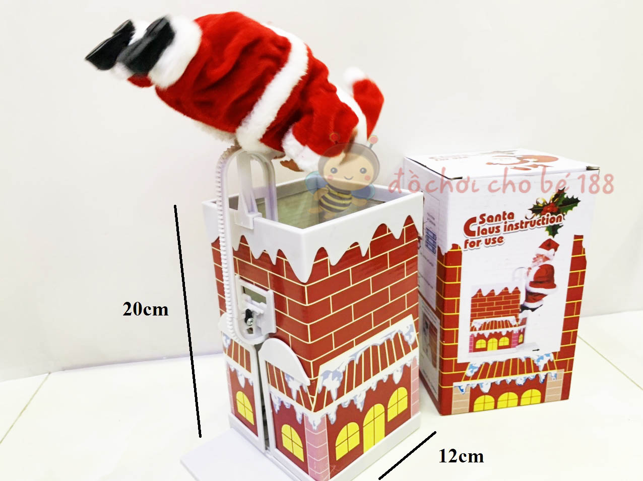 Ông già noel nhảy dù, kéo đàn violon, leo dây, chui ống khói có đèn nhạc giáng sinh