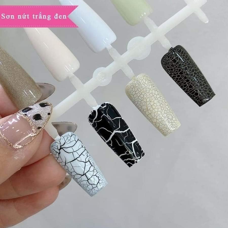 Sơn nứt đen, trắng làm móng tay
