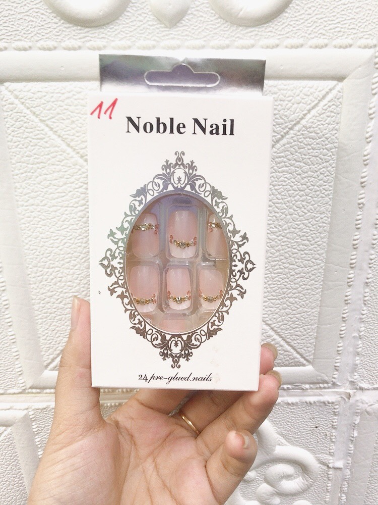 Bộ 24 móng tay giả, móng giả nail đính đá, bộ móng có nhiều kích thước khác nhau có thể sử dụng được cho nail chân, tặng kèm keo dán tiện lợi, nhiều mẫu nhiều hình dễ thương, tiết kiệm thời gian ( Giao mẫu ngẫu nhiên )