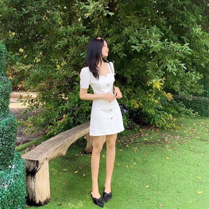 Đầm Cổ Vuông Đính Nút