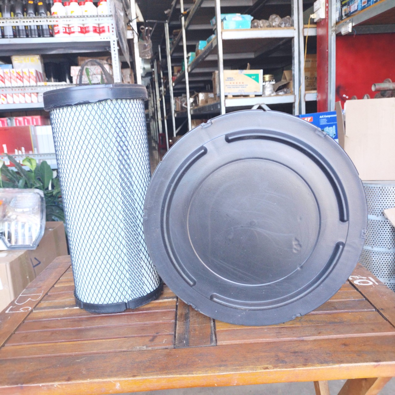 Lọc gió động cơ xe tải, xe ben Thaco Trường hải 8.3 tấn. Mã lọc PU-2833-AB. kích thước 280*330, đáy bằng, có ruột.