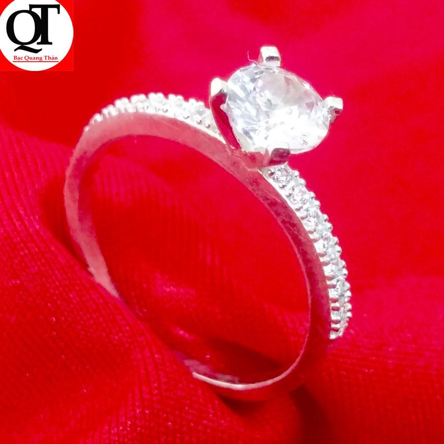Nhẫn nữ Bạc Quang Thản ổ cao gắn kim cương nhân tạo, chất liệu bạc thật có thể chỉnh size theo yêu cầu.