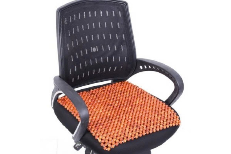 Miếng đệm lót ghế ô tô, xe máy hạt gỗ tự nhiên cao cấp 45cm*45cm - Đệm bảo vệ ghế xe không bị bong tróc, trầy xước lớp da - HENRYSA