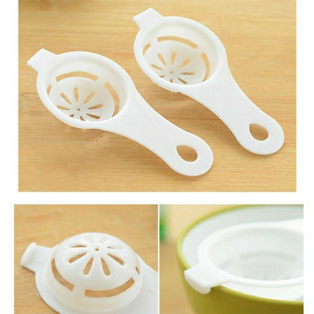 Dụng cụ tách lòng đỏ trứng