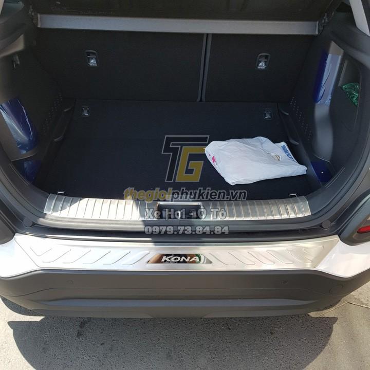 Bộ ốp chống trầy cốp Hyundai Kona – Mẫu INOX