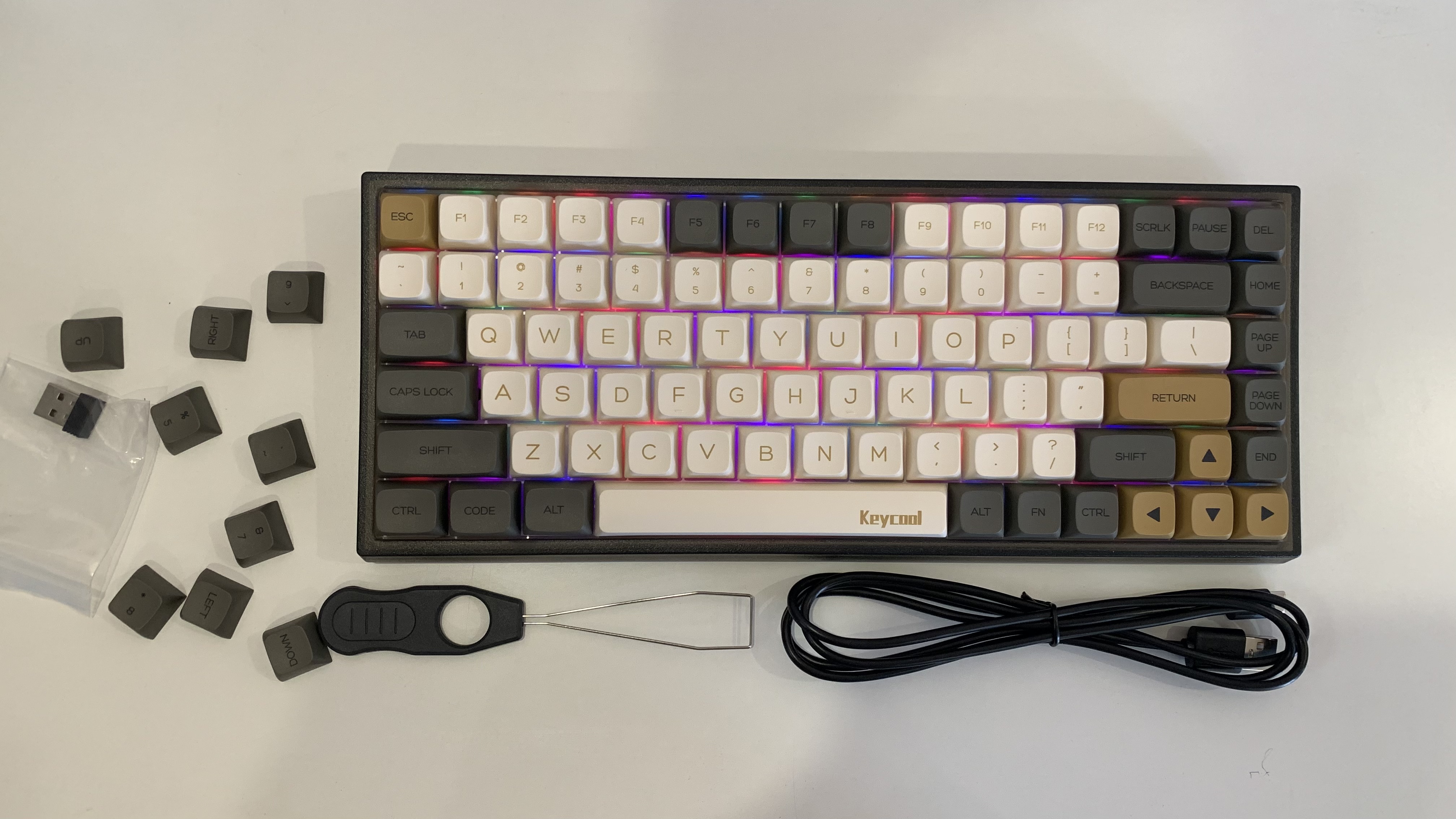 Bàn phím Keycool kc84 Pro Smoke RGB - Hàng chính hãng