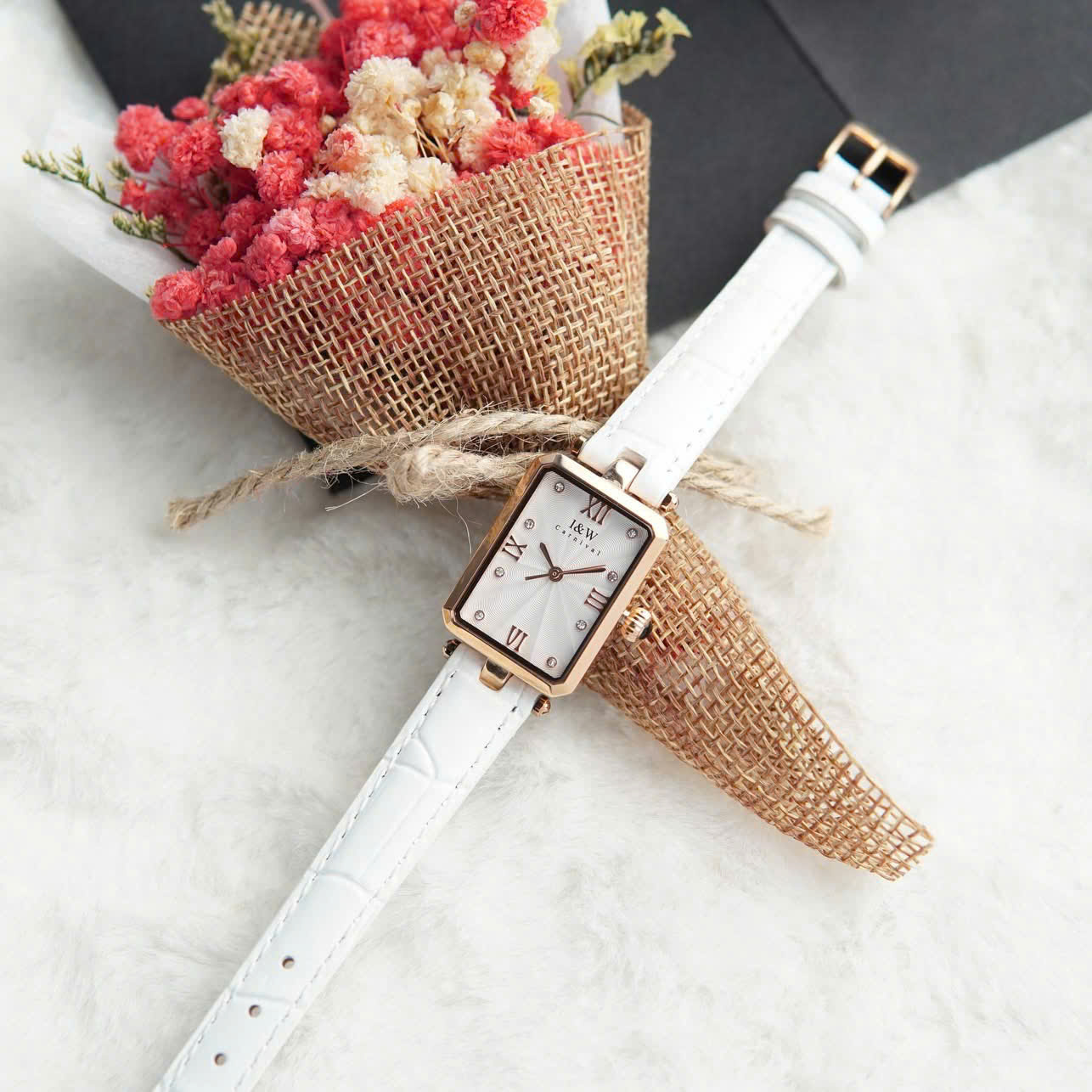 Đồng hồ nữ chính hãng I&amp;W Carnival 631L-D1,Kính chống xước,Chống nước 30m,bảo hành chính hãng,Máy điện tử(pin),mặt chữ nhật dây da