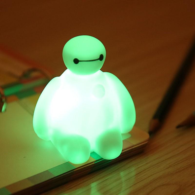 Đèn ngủ tạo hình Baymax thay đổi màu sắc dễ thương