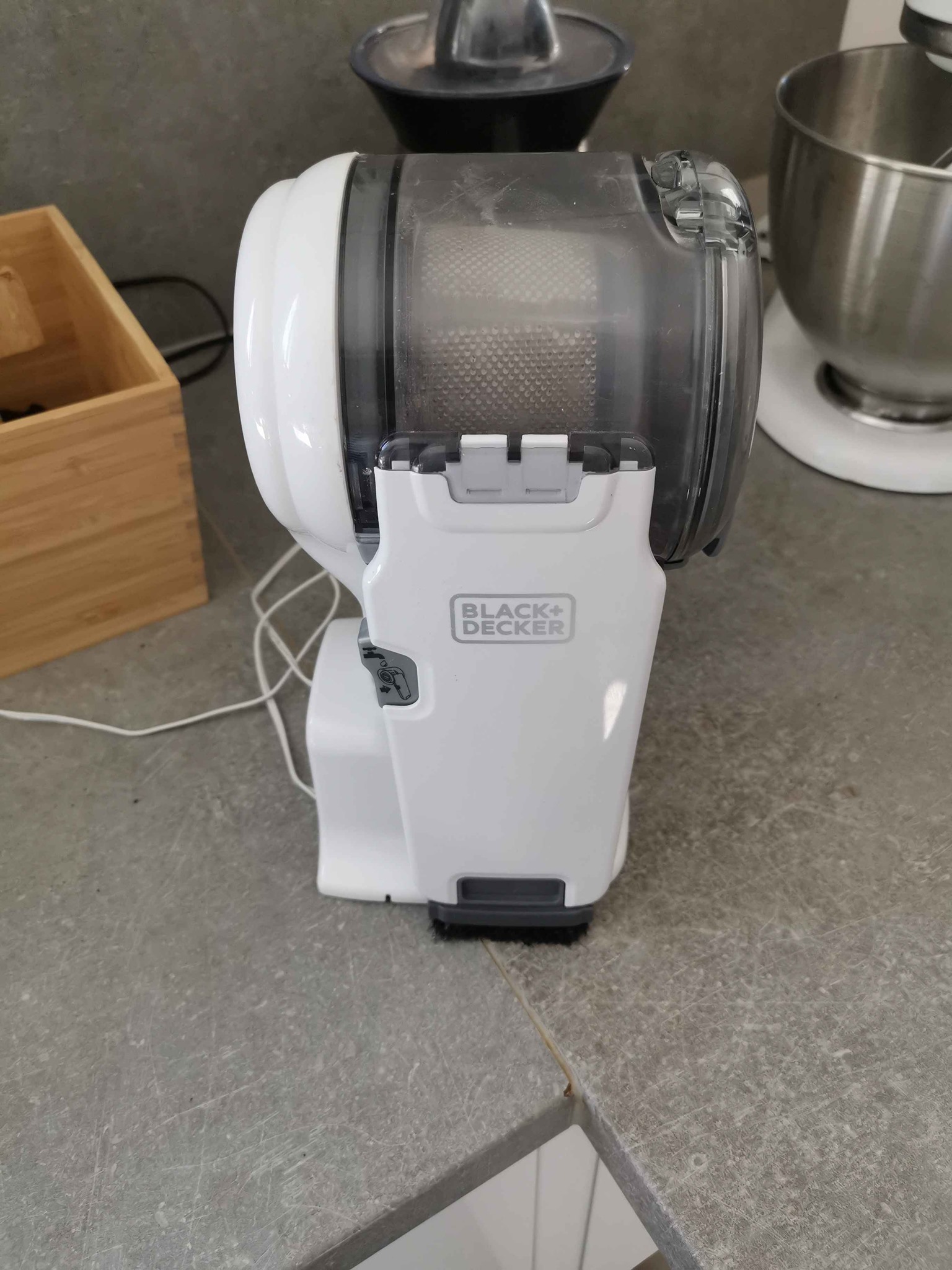 Máy hút bụi dùng pin 10.8V Black&amp;Decker PV1020L- Hàng chính hãng